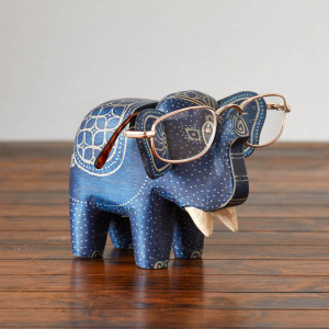 Batik Elephant Eyeglass Holder alt