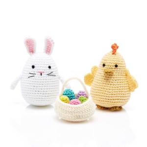 crocheted easter bunny chick